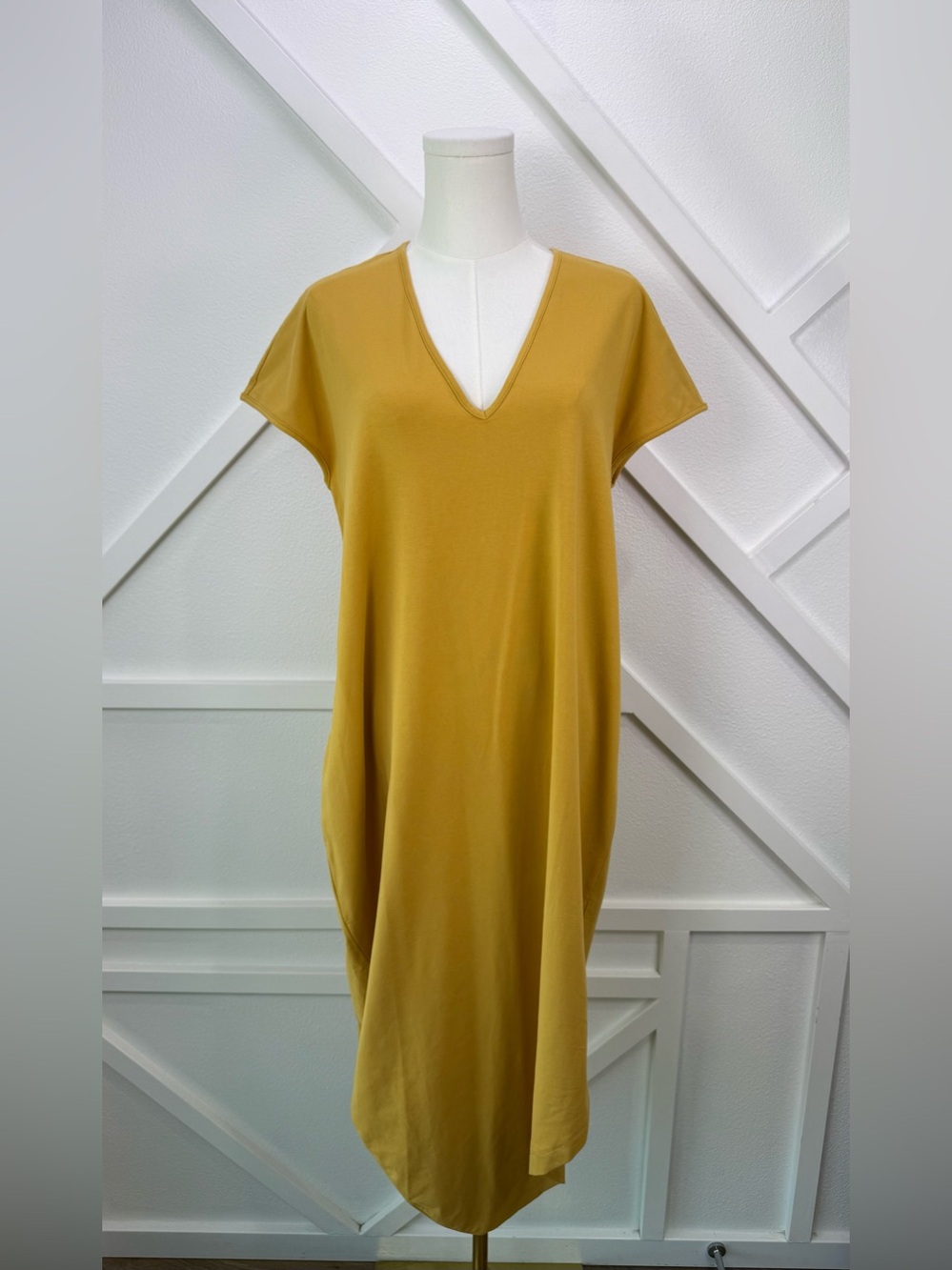 NWT Universal Standard Iconic Geneva V-Neck Dress In Honey Mustard Size XS US L - Picture 2 of 13